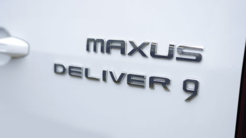 MAXUS DELIVER 9 LWB DIESEL FWD 2.0 D20 150 Lux High Roof Van view 9